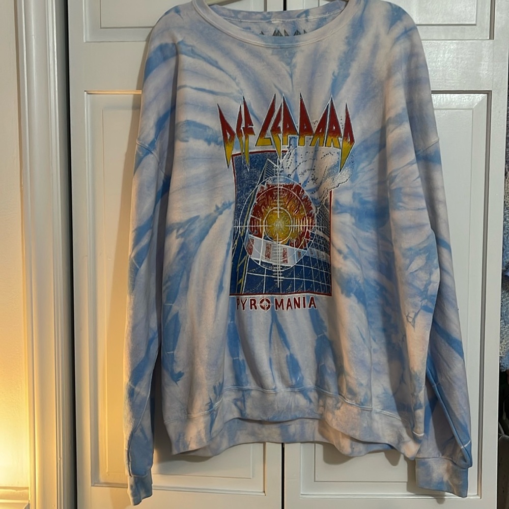 UO Oversized Def Leppard Crewneck